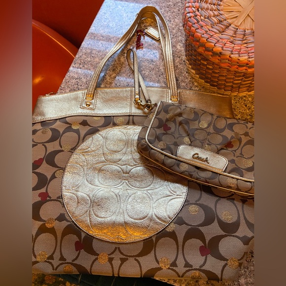 Coach Laura Secret Admirer Tote & Wristlet Women's Gold Metallic Leather Handbag - Picture 2 of 10